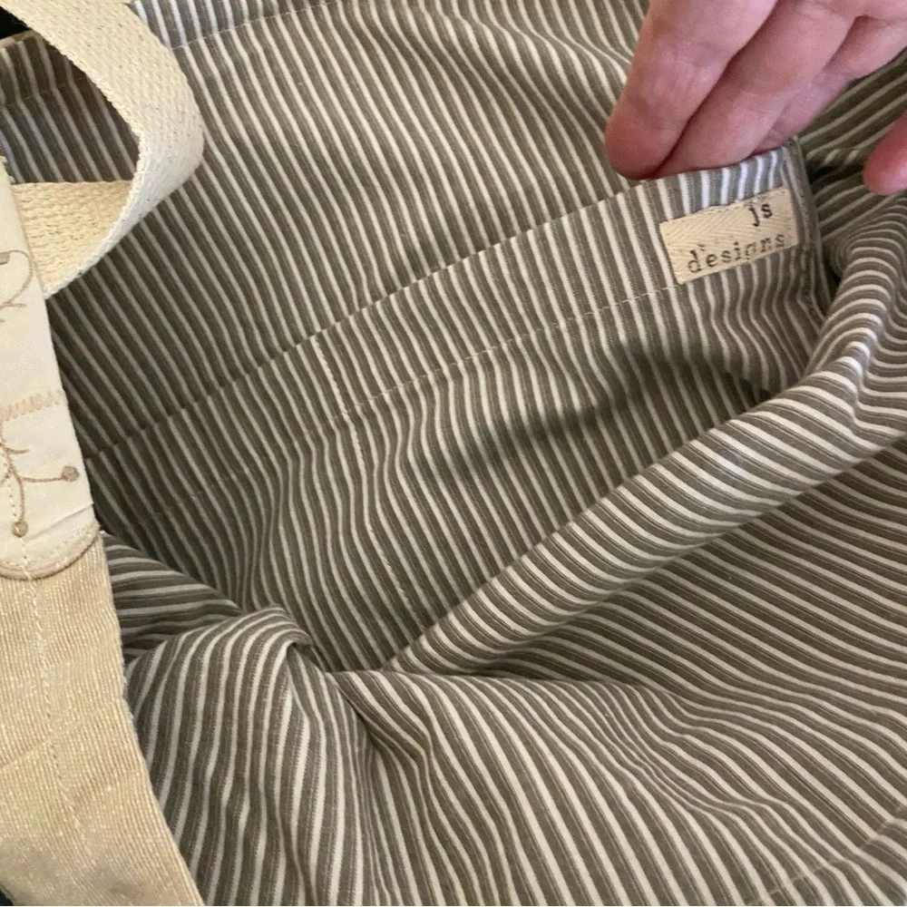 Beige and Cream Vintage Embroidered Linens Tote Bag - Picture 5 of 10